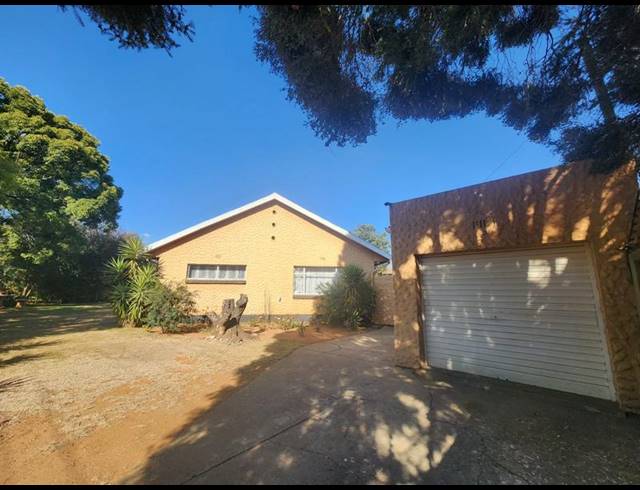 3 BEDROOM HOUSE FOR SALE IN GREENHILLS